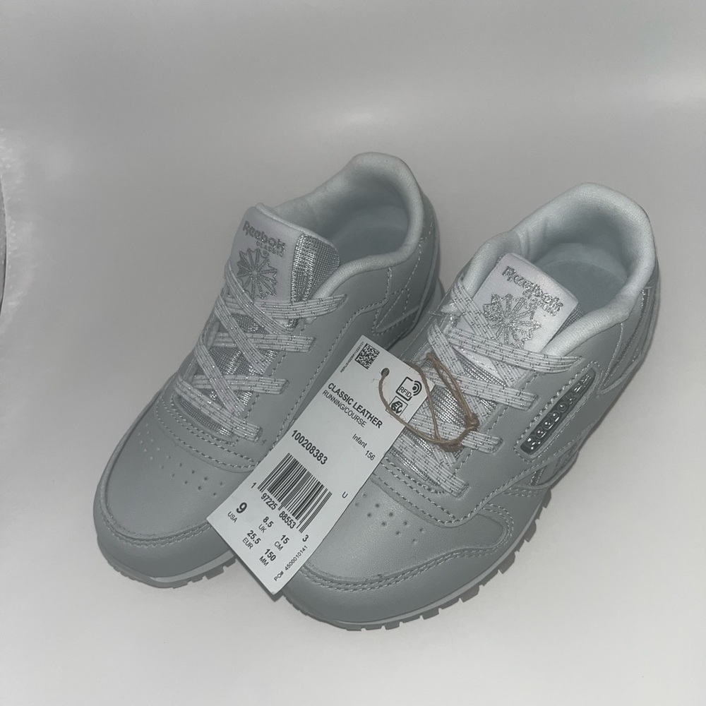 Reebok Classic Leather Shoes in Light Gray